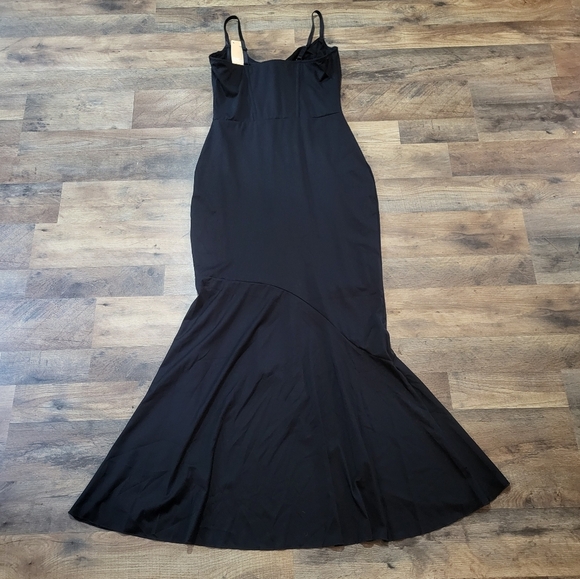 Elegant Black Women's Dress - Picture 11 of 11